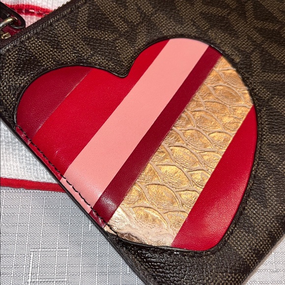 MICHAEL Michael Kors Ltd Ed Heart Jet Set Wristlet - Picture 6 of 11